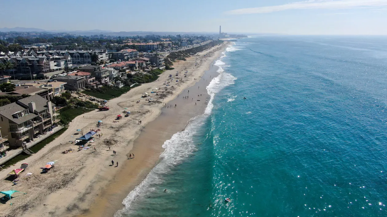 Spend the Day at the Carlsbad Beaches - Go Visit San Diego, image size:1260x708