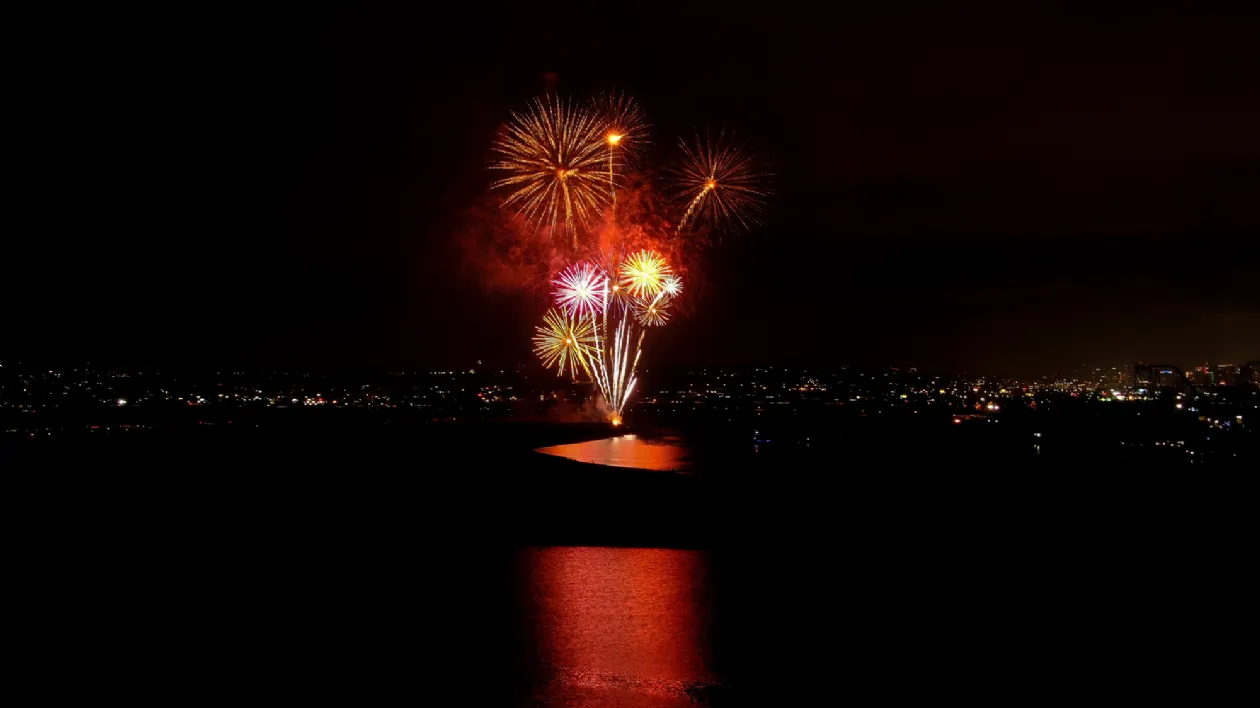SeaWorld Fireworks on Mission Bay