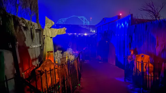 Entering a Maze at Howl O Scream Seaworld San Diego
