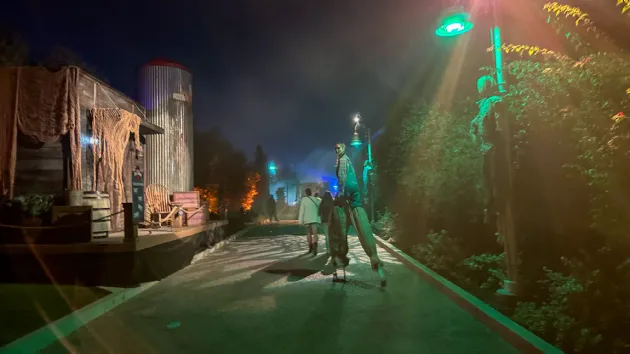 Lots of Actors Walking Around Howl O Scream Seaworld San Diego