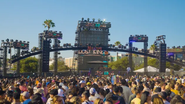 Crowd Watching Lost Kings at into the Horizon San Diego